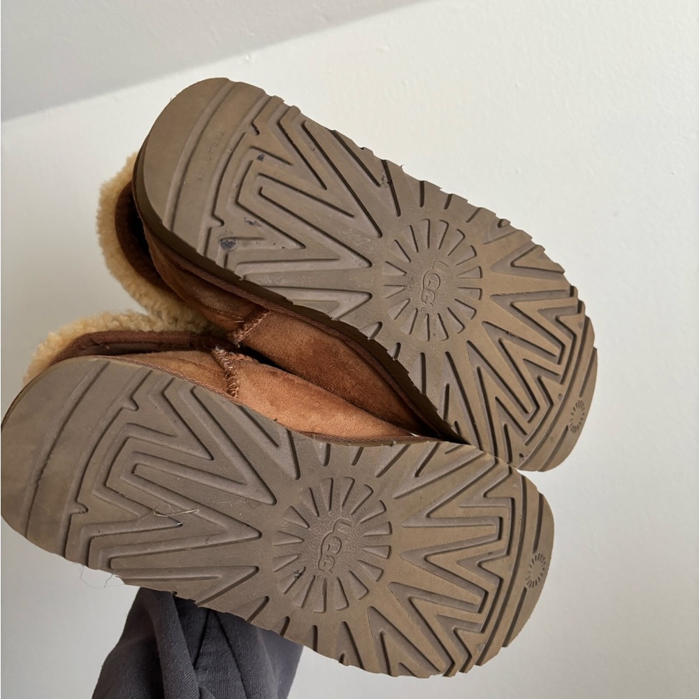 Ugg Chestnut Boots - Picture 4 of 4